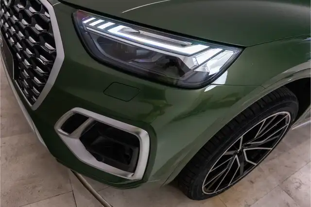 Audi Q5 view 11