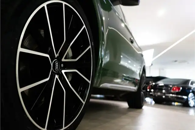 Audi Q5 view 12