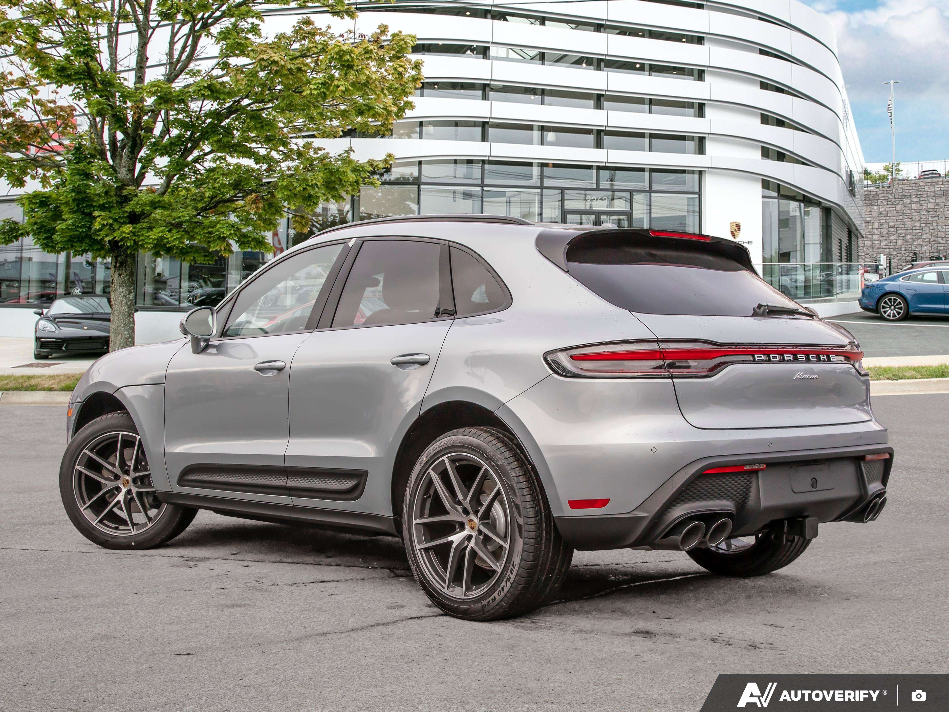 2026 Porsche Macan BASE — photo 3