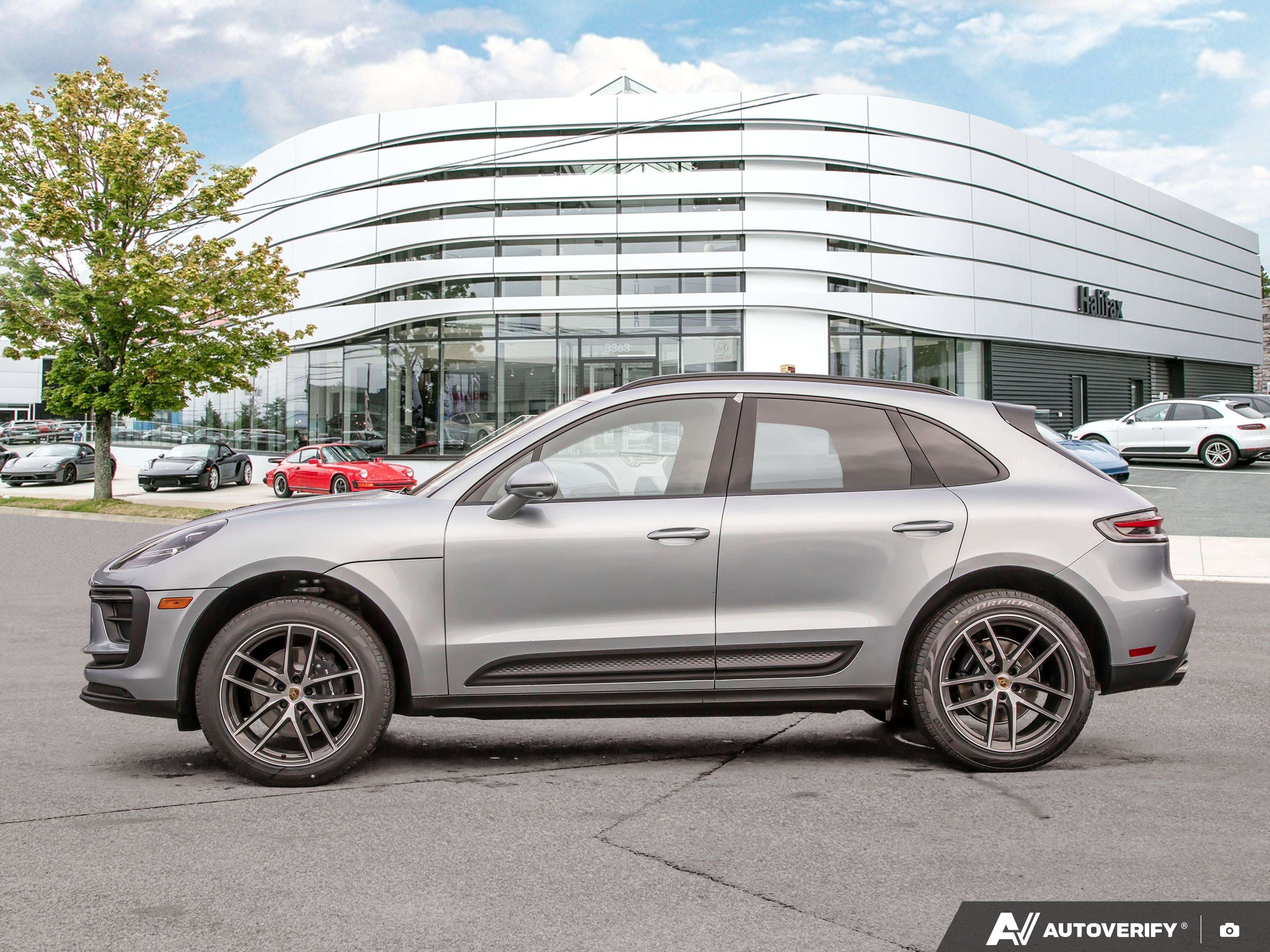 2026 Porsche Macan BASE — photo 2