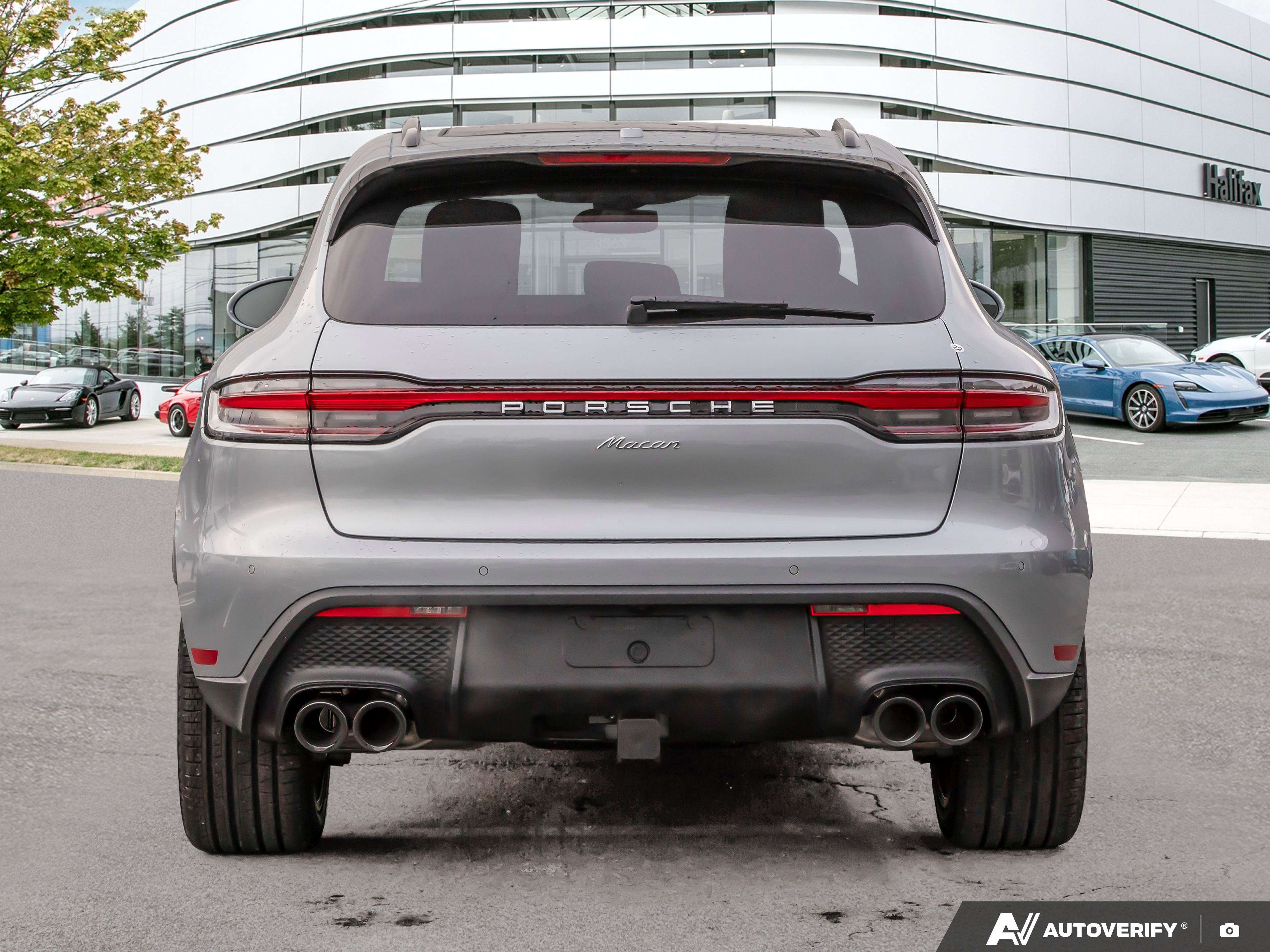 2026 Porsche Macan BASE — photo 4