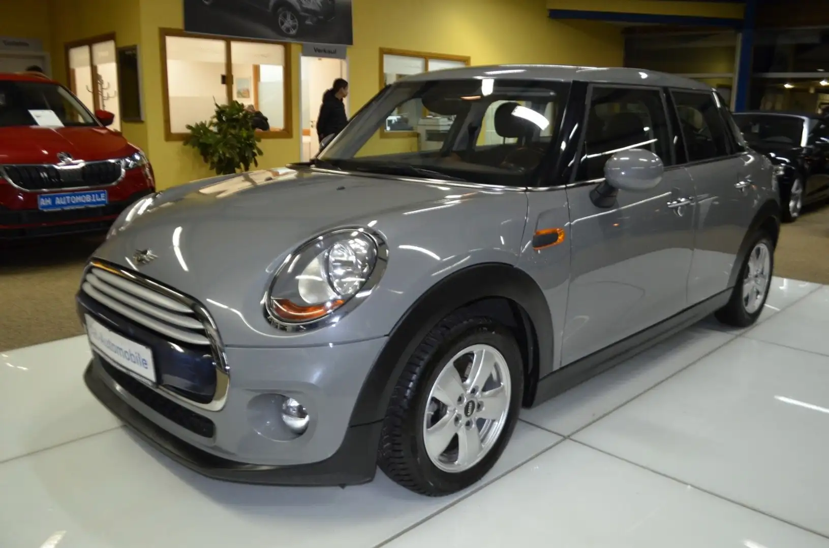 MINI Cooper Mini 5-trg. AUTOMATIK / NAVI / PDC Grau - 1