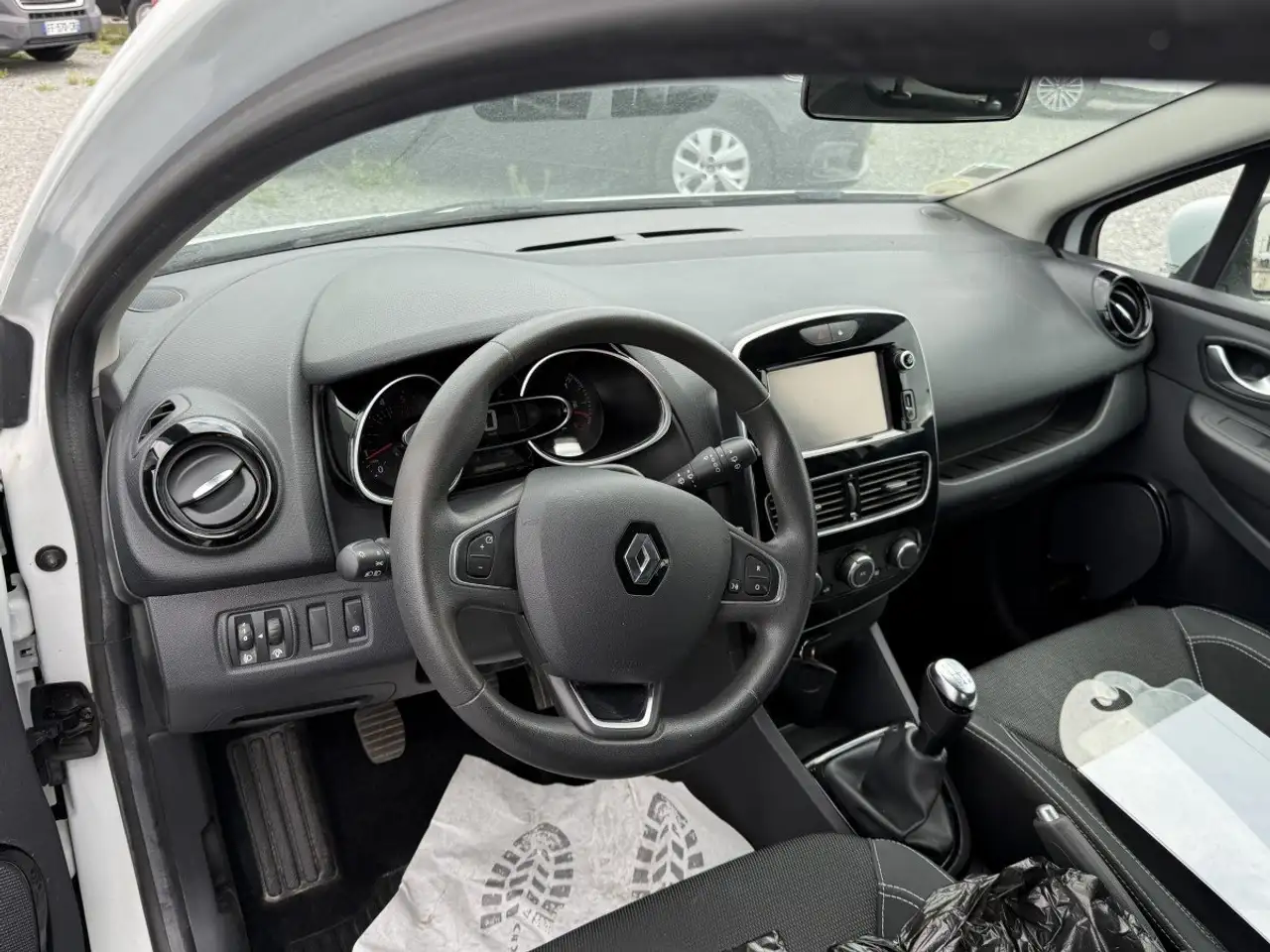 Renault Clio Citadine 5 portes — photo 2
