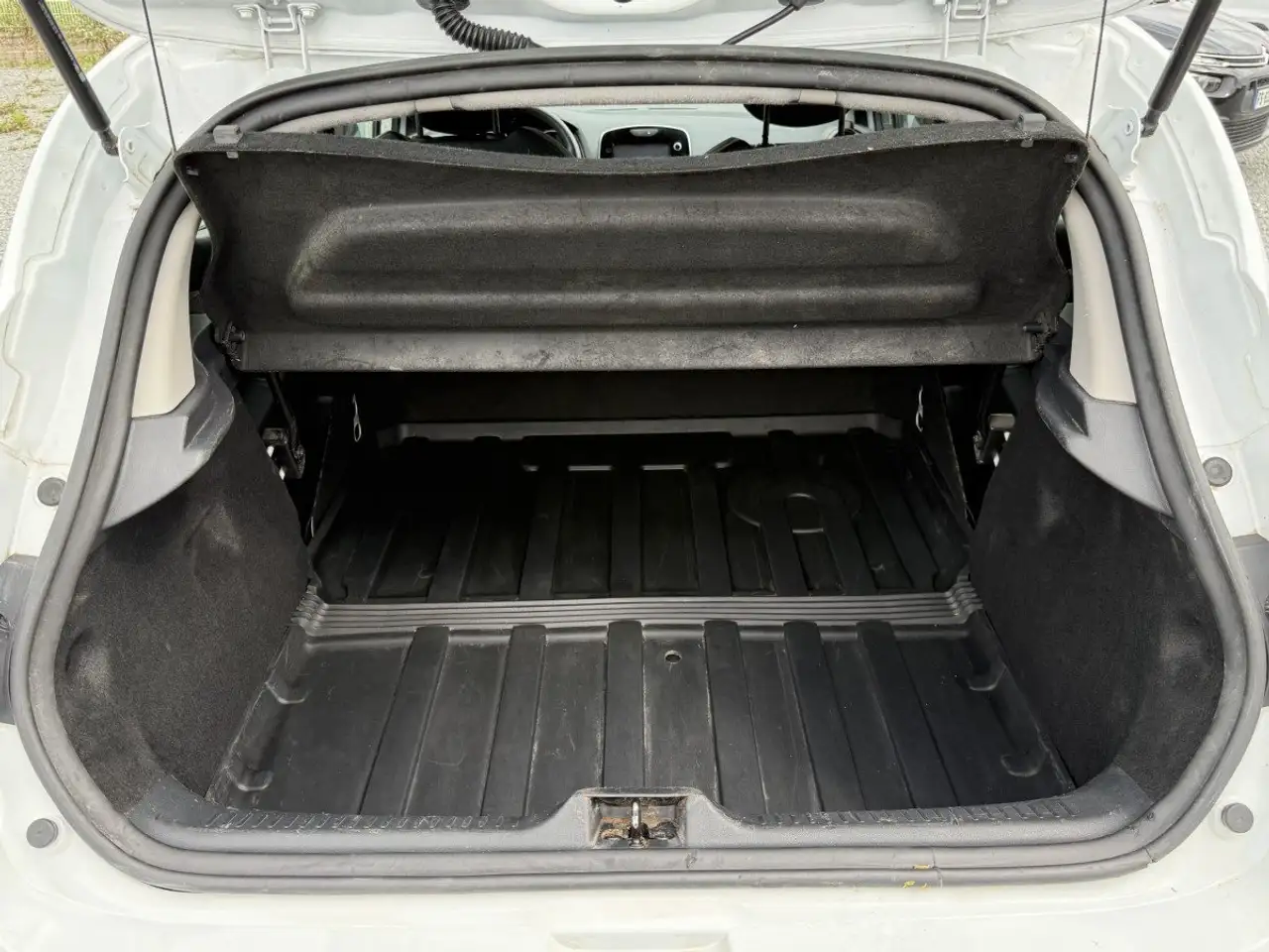 Renault Clio Citadine 5 portes — photo 4