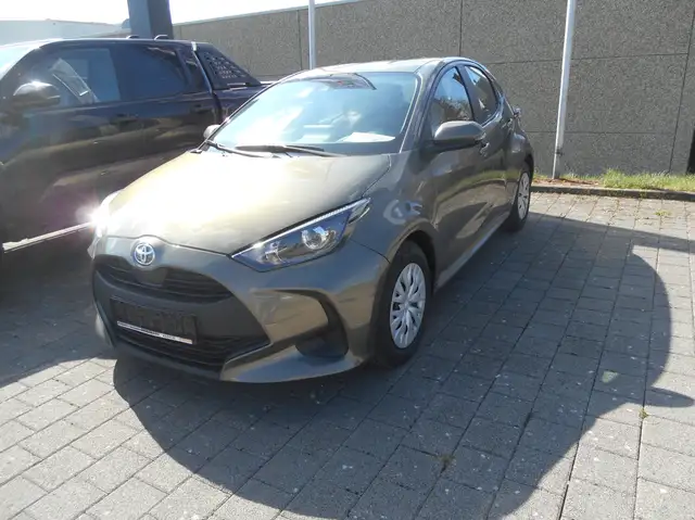 Toyota Yaris Comfort Webasto STHZ Winterräder Marderschutz