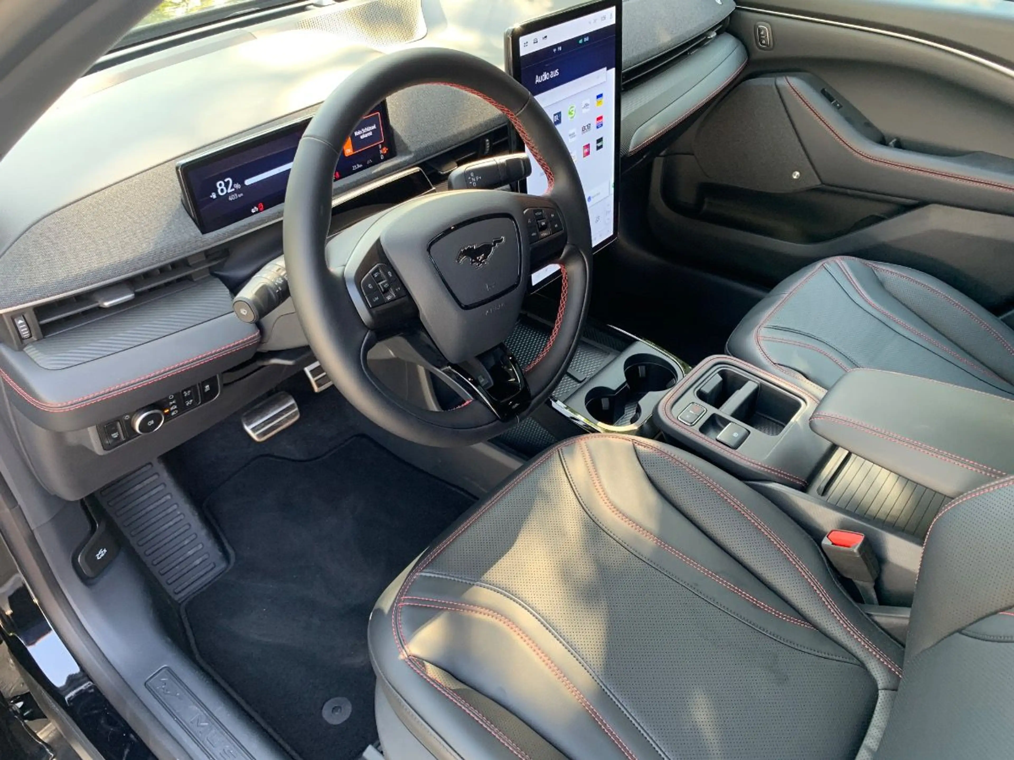 Ford Mustang Mach-E (Extended Range 99kWh) Premium SD — photo 9