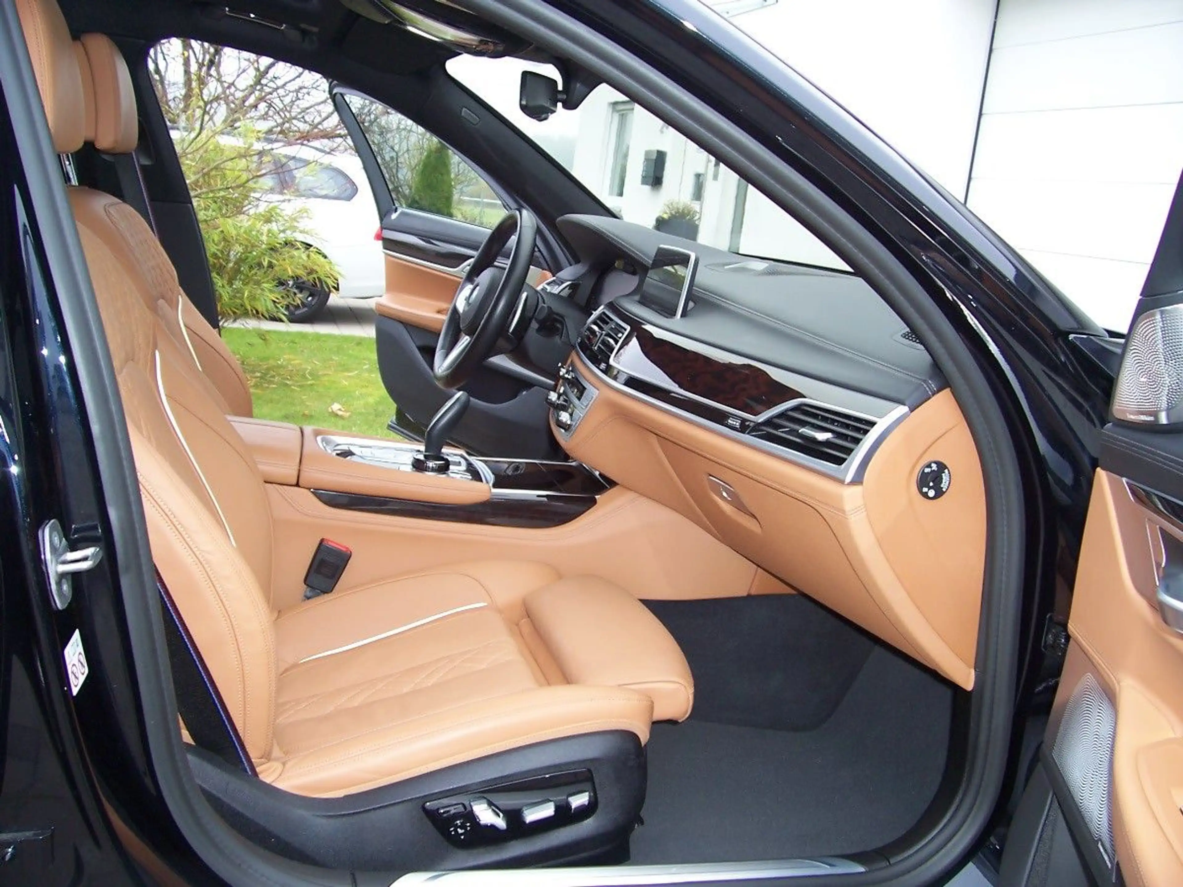 BMW 745 Le xDrive M Sportpaket 3xTV/B&W/SkyPano/Laser — photo 10