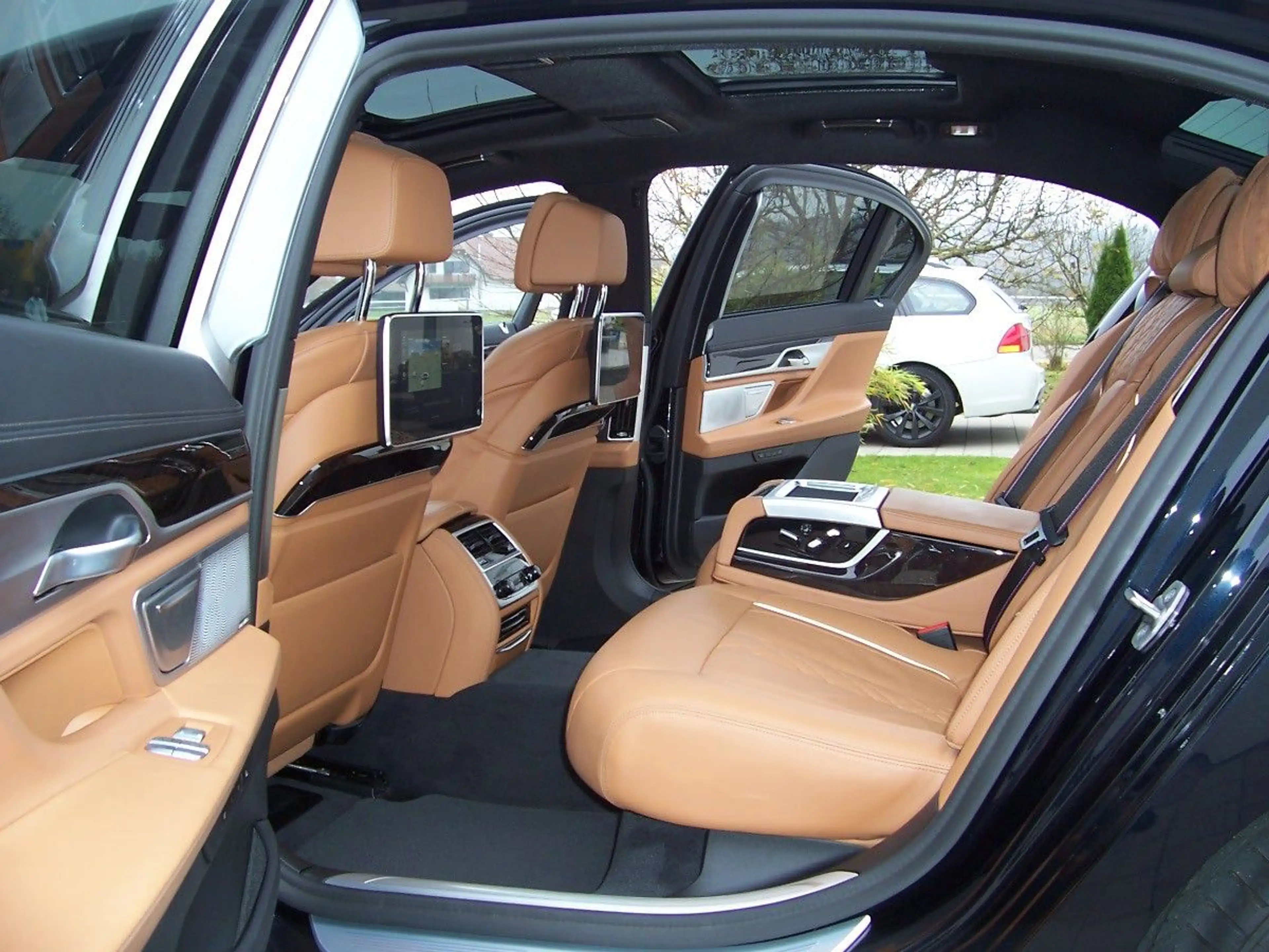 BMW 745 Le xDrive M Sportpaket 3xTV/B&W/SkyPano/Laser — photo 11