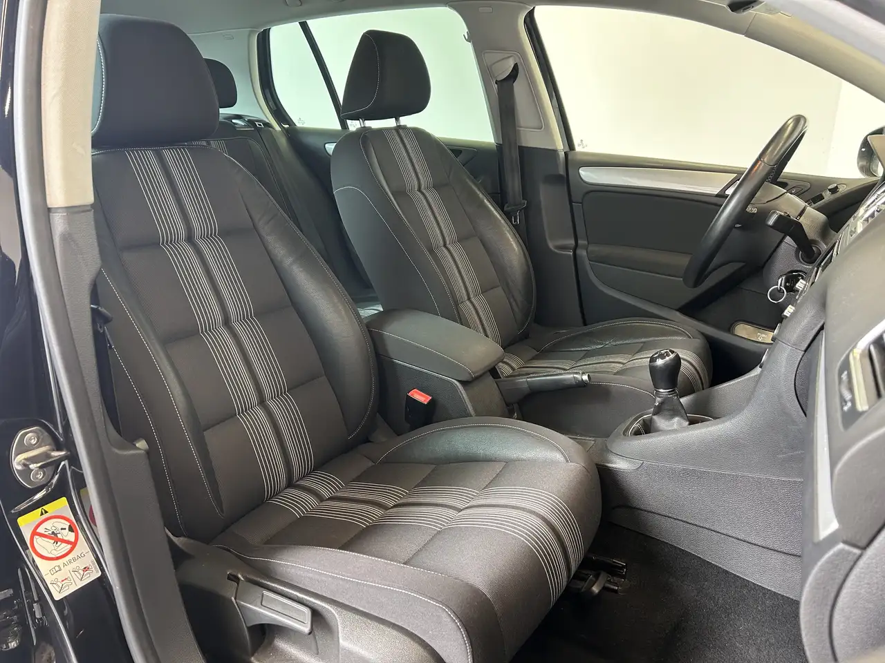 Volkswagen Golf Standard Model — photo 15
