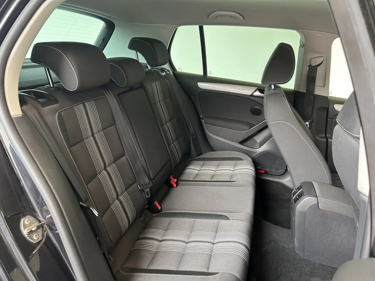 Volkswagen Golf Standard Model — photo 14