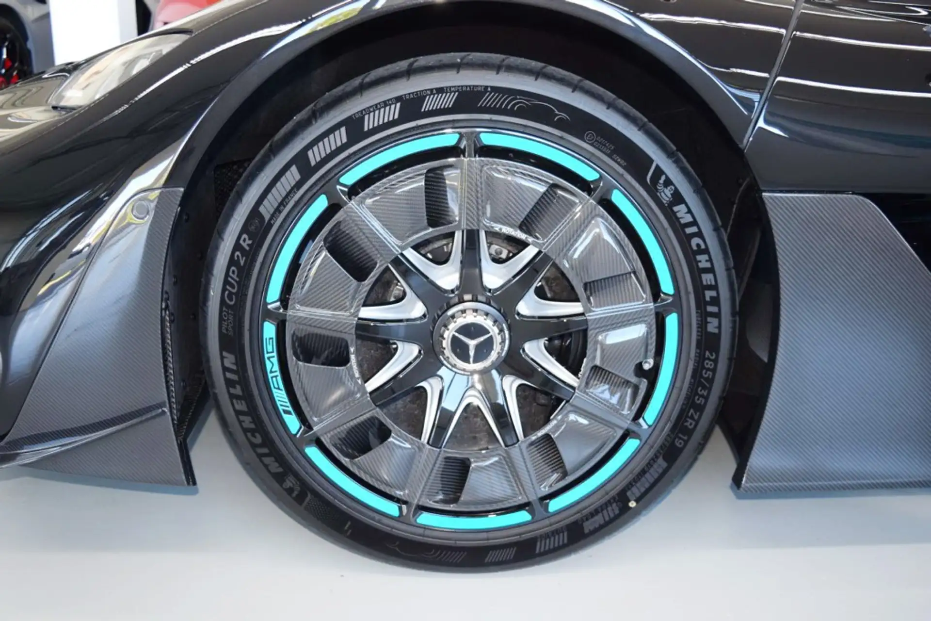 벤츠 ONE Hypercar 2025 검정 사진 6