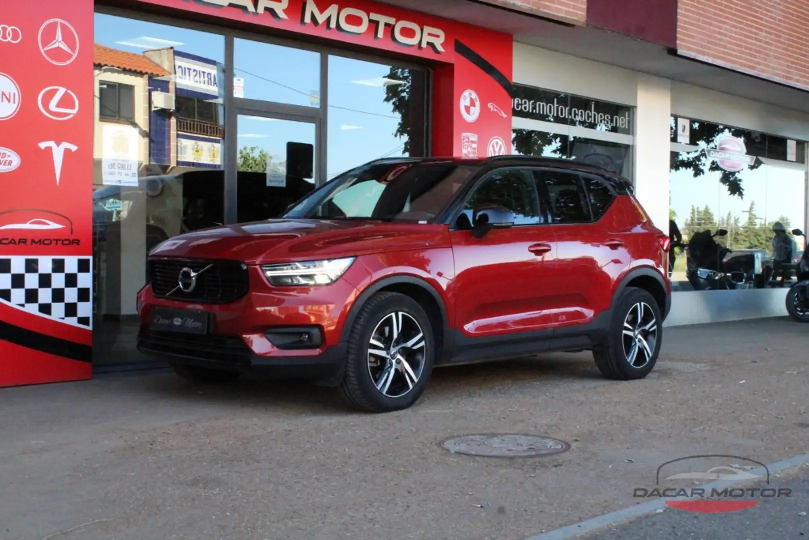 Volvo XC40 D4 R-Design Premium Edition AWD Aut. Rojo - 2