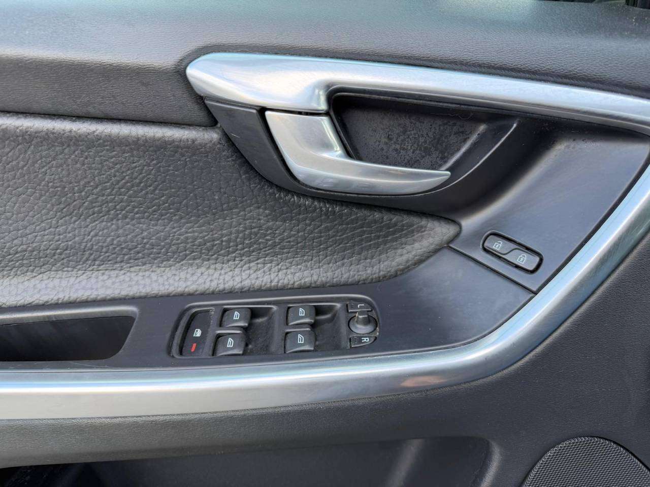 2014 Volvo XC60 T6 thumb 13