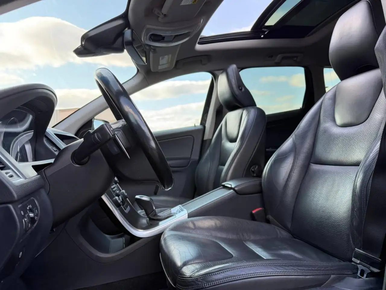Volvo XC60 снимка Volvo XC60