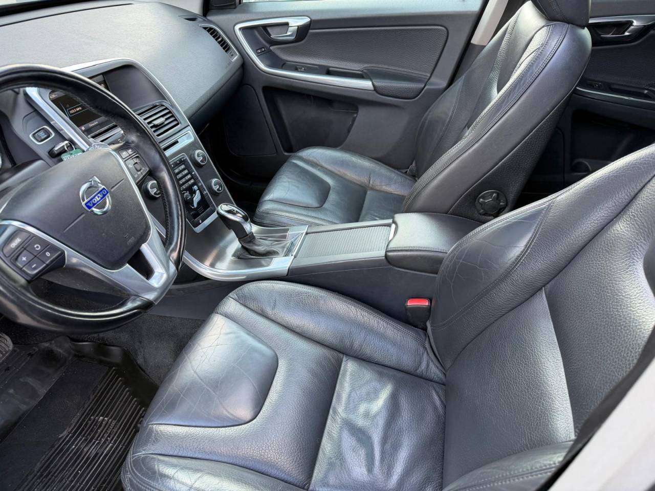 2014 Volvo XC60 T6 thumb 10