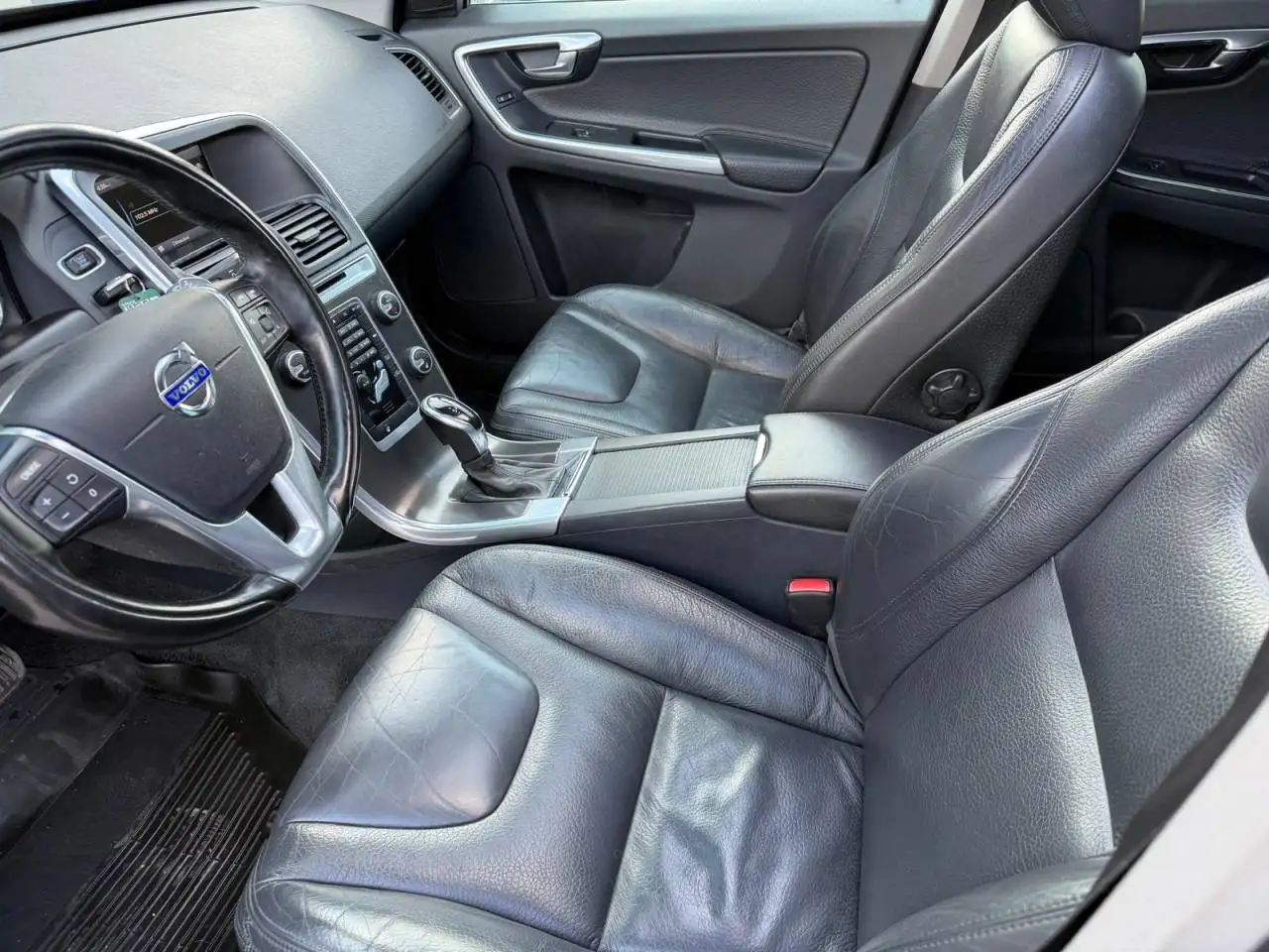 Volvo XC60 снимка Volvo XC60