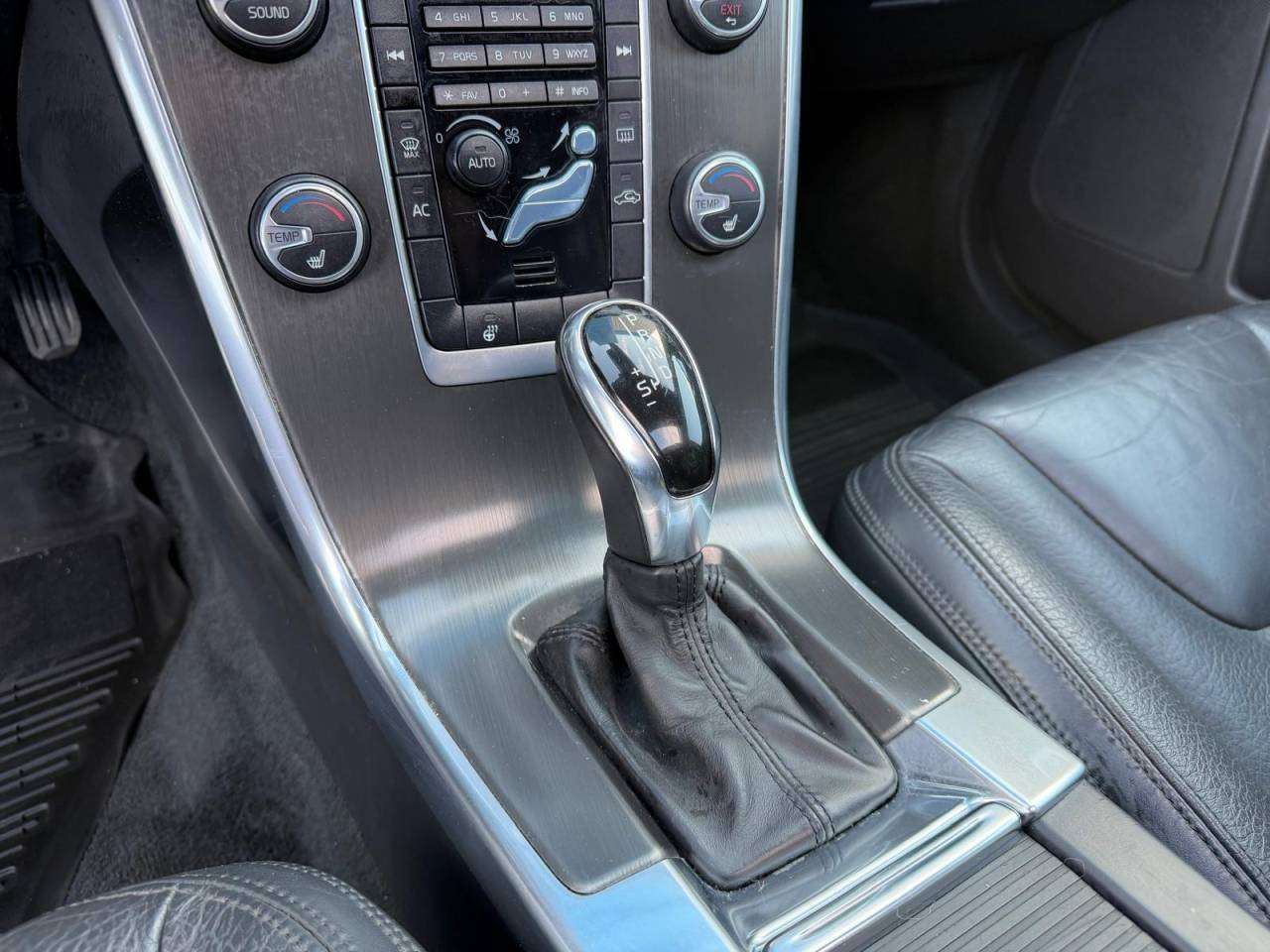 2014 Volvo XC60 T6 thumb 9