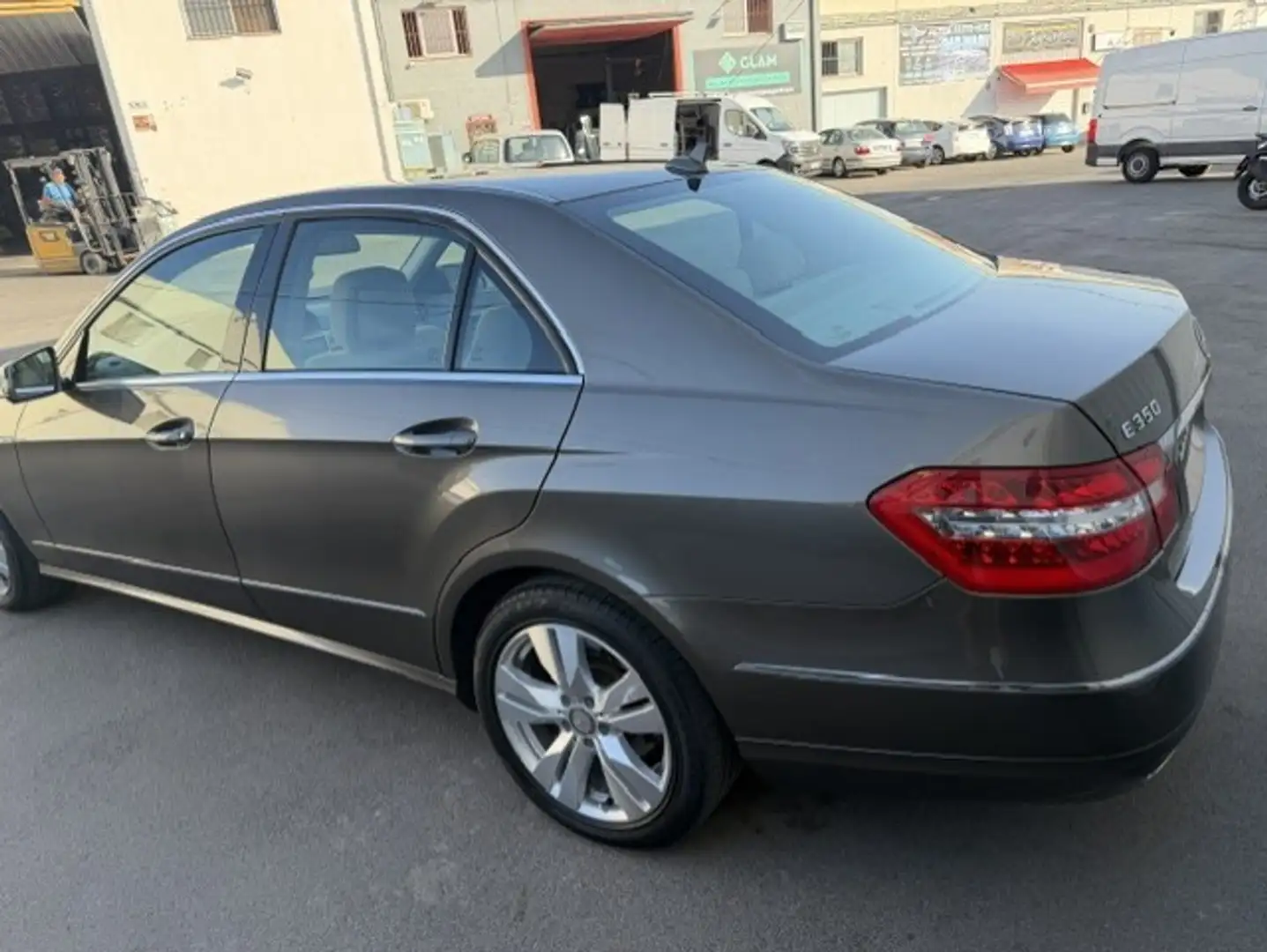 Mercedes-Benz E 300 BE Elegance 7G Plus Marrón - 2