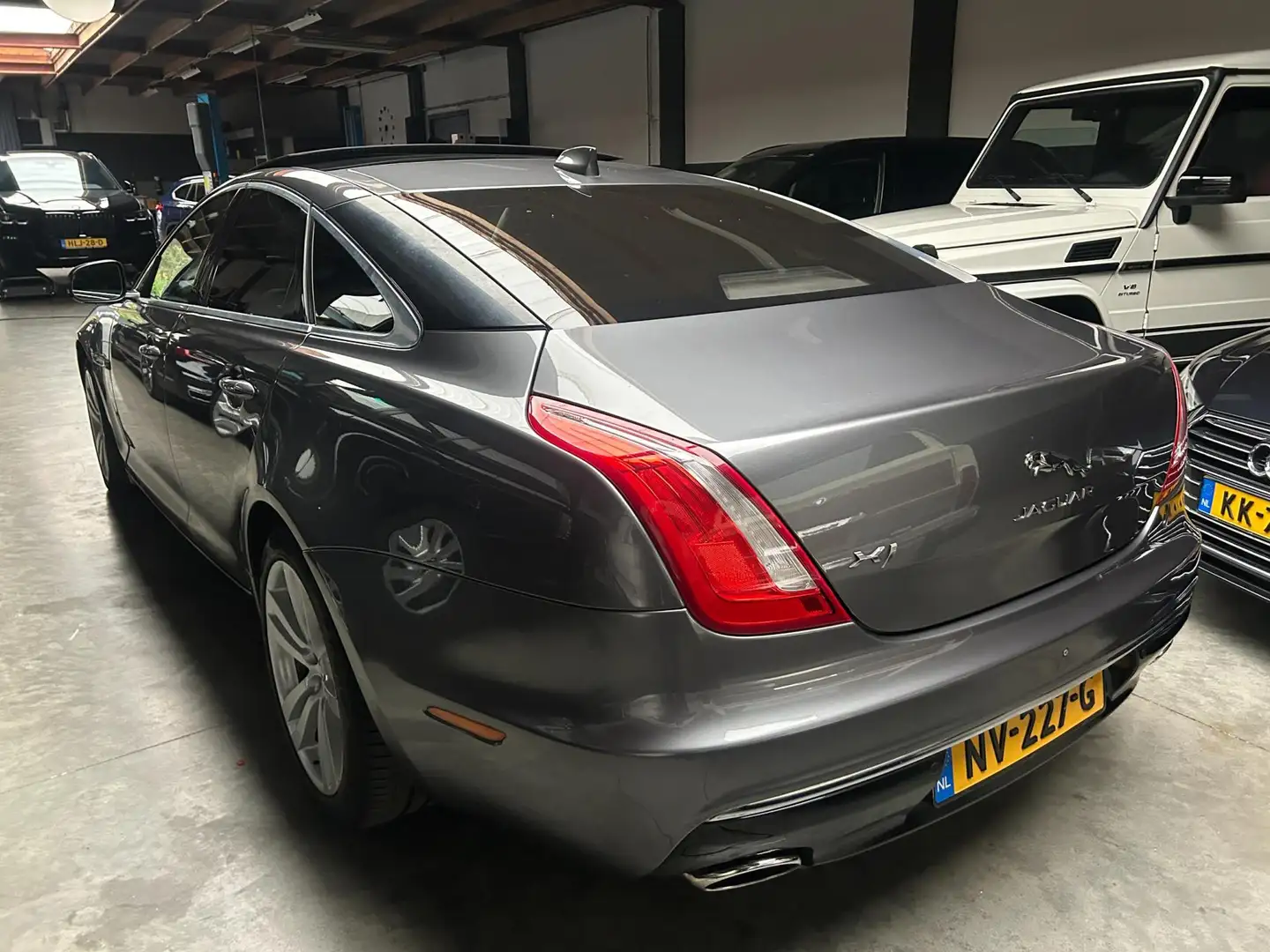 Jaguar XJ 3.0 D Premium Luxury, Facelift, Dealer onderhouden Gris - 2