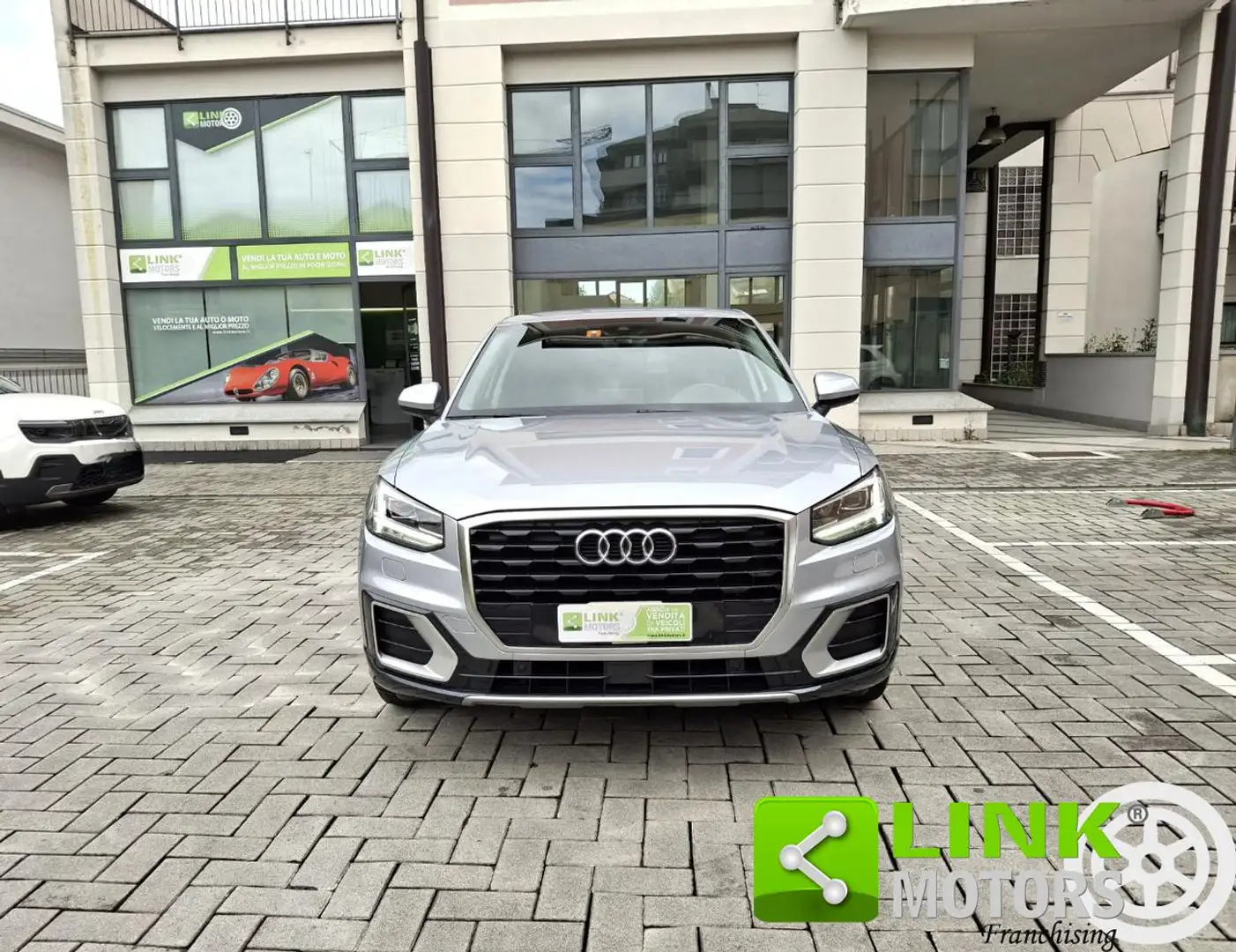 Audi Q2 30 TDI S tronic Business Design GARANZIA INCLUSA Grigio - 2