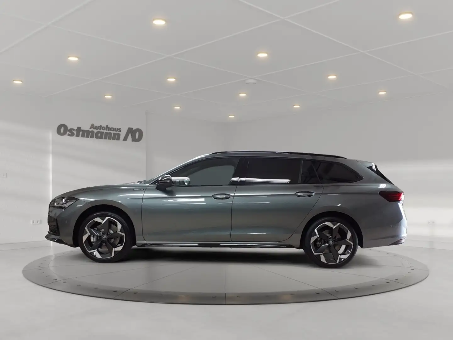 Skoda Superb Combi 2.0 TDI DSG 4x4 193PS STH AHK SOUND Grigio - 2