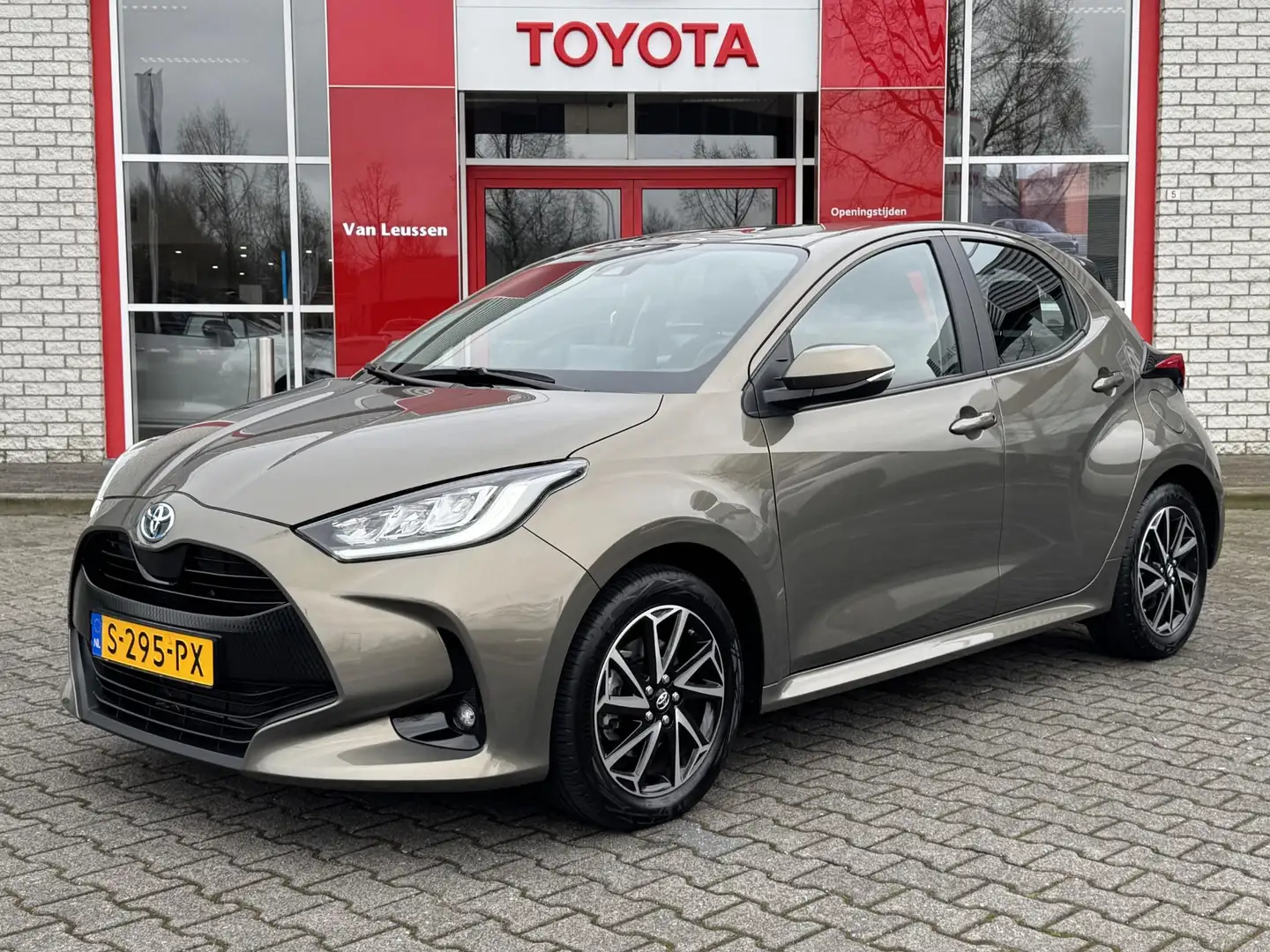 Toyota Yaris 1.5 HYBRID DYNAMIC APPLE/ANDROID KEYLESS CLIMA AD- Vert - 1