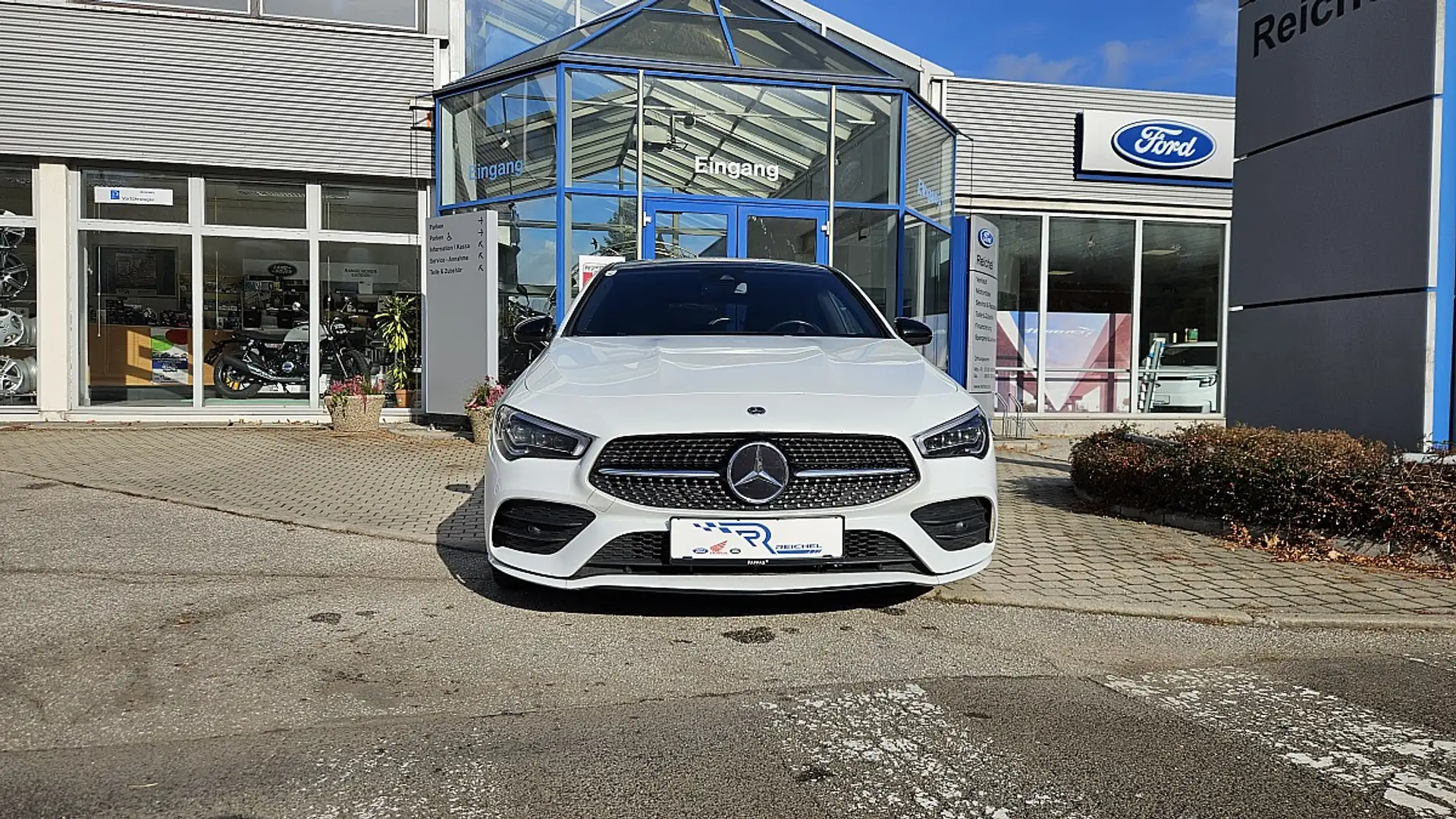 Mercedes-Benz CLA 220 d Shooting Brake 4MATIC Aut. Weiß - 2