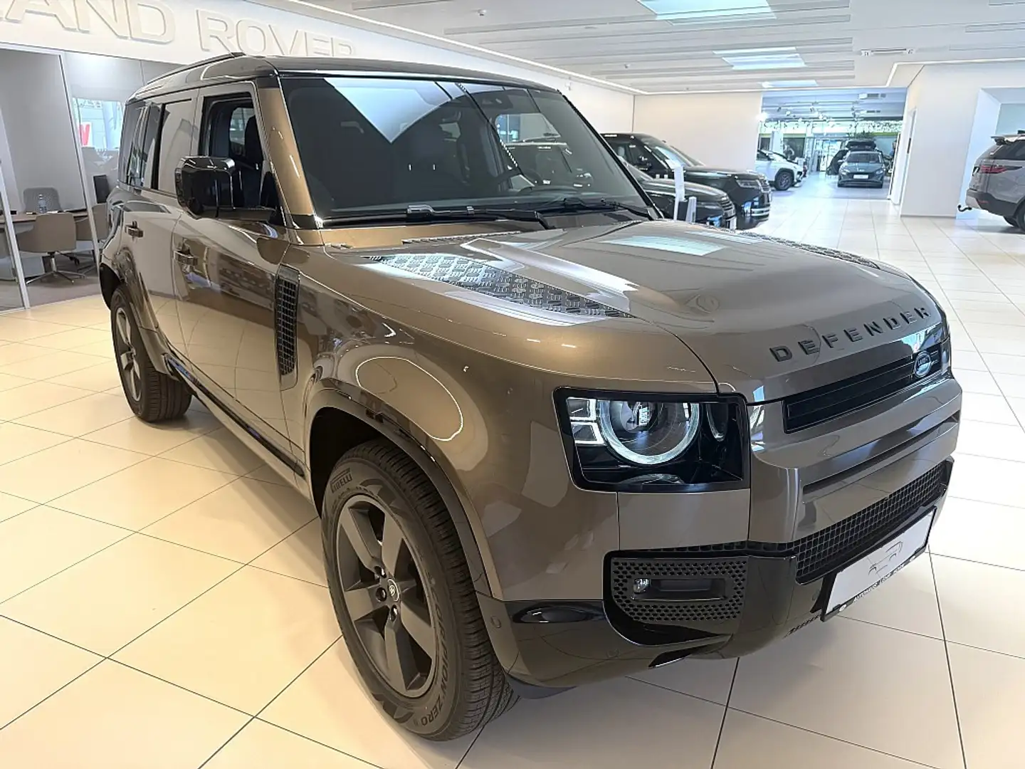 Land Rover Defender 110 D250 AWD X-Dynamic SE Aut. Braun - 1