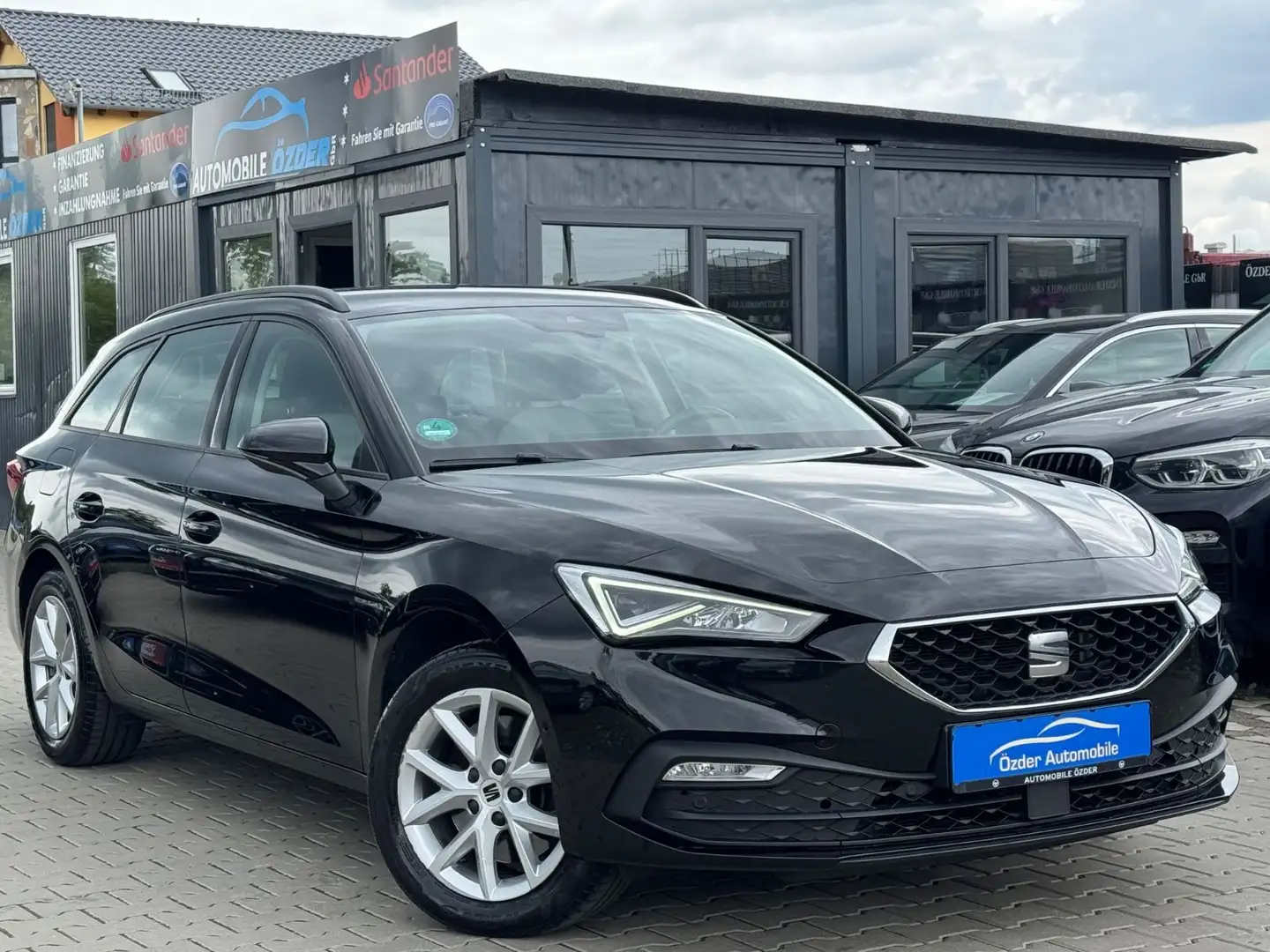 SEAT Leon 2.0 TDI Sportstourer Style ++Finanzierung++ Schwarz - 1