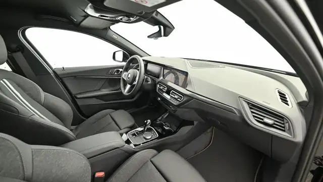BMW 1 Series view 8