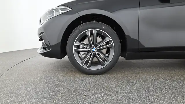 BMW 1 Series view 9