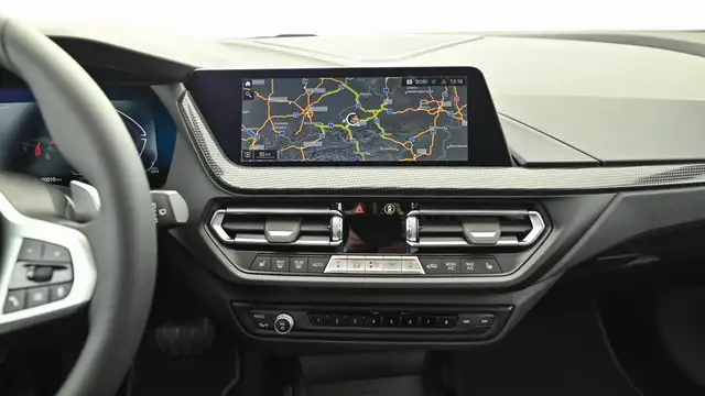 BMW 1 Series view 6