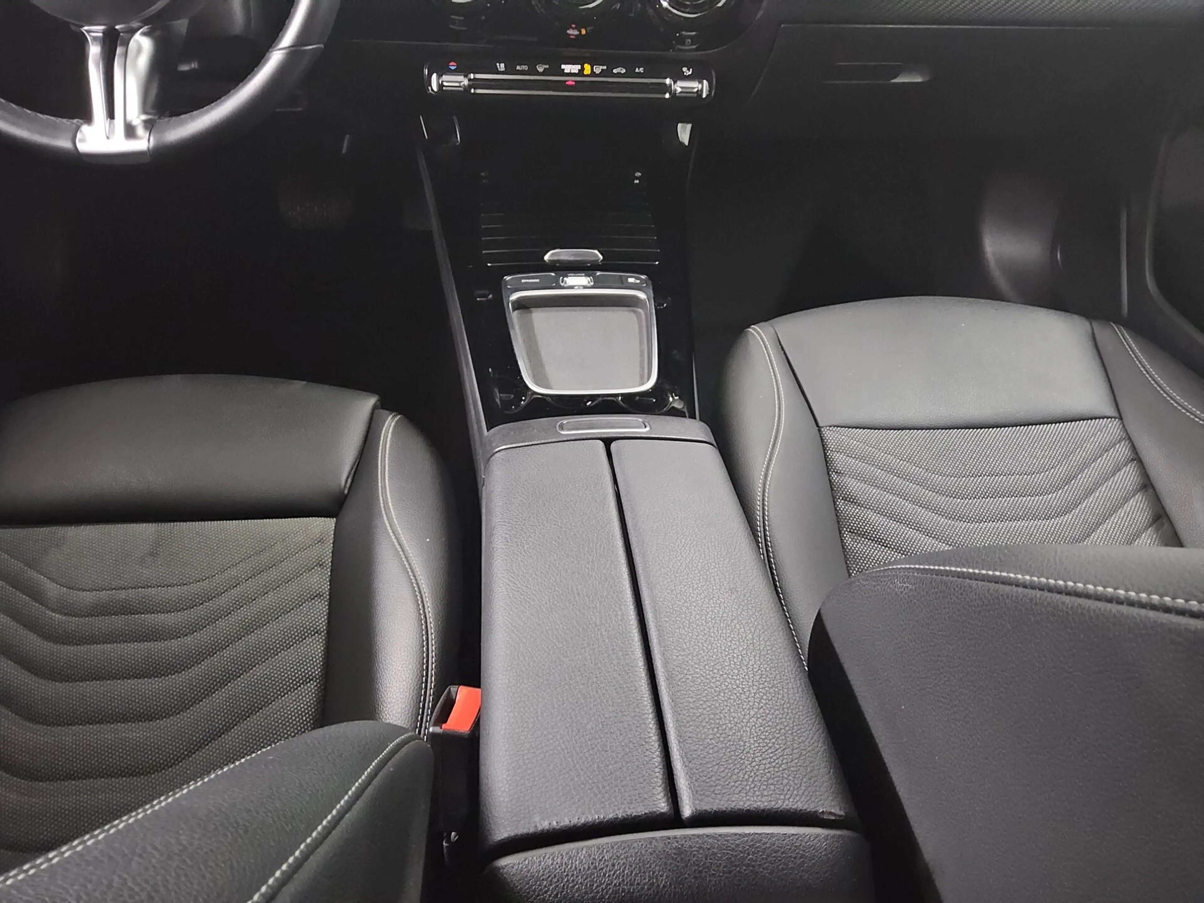 Mercedes-Benz A 200 A 200 T-LEDER NAVI KLIMA RADIO MFL SHZ VC PDC LED RFK MBUX — photo 6