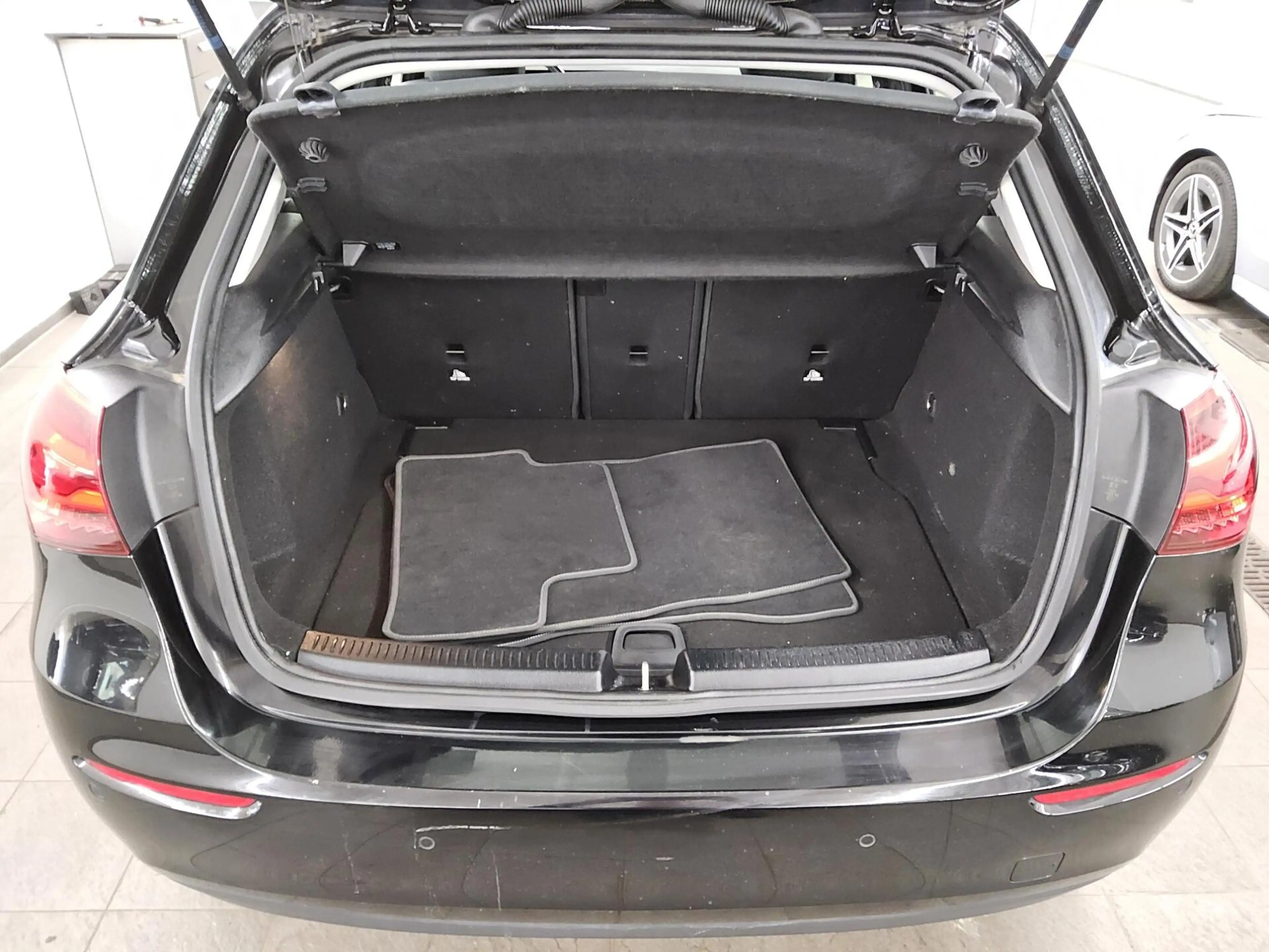 Mercedes-Benz A 200 A 200 T-LEDER NAVI KLIMA RADIO MFL SHZ VC PDC LED RFK MBUX — photo 12