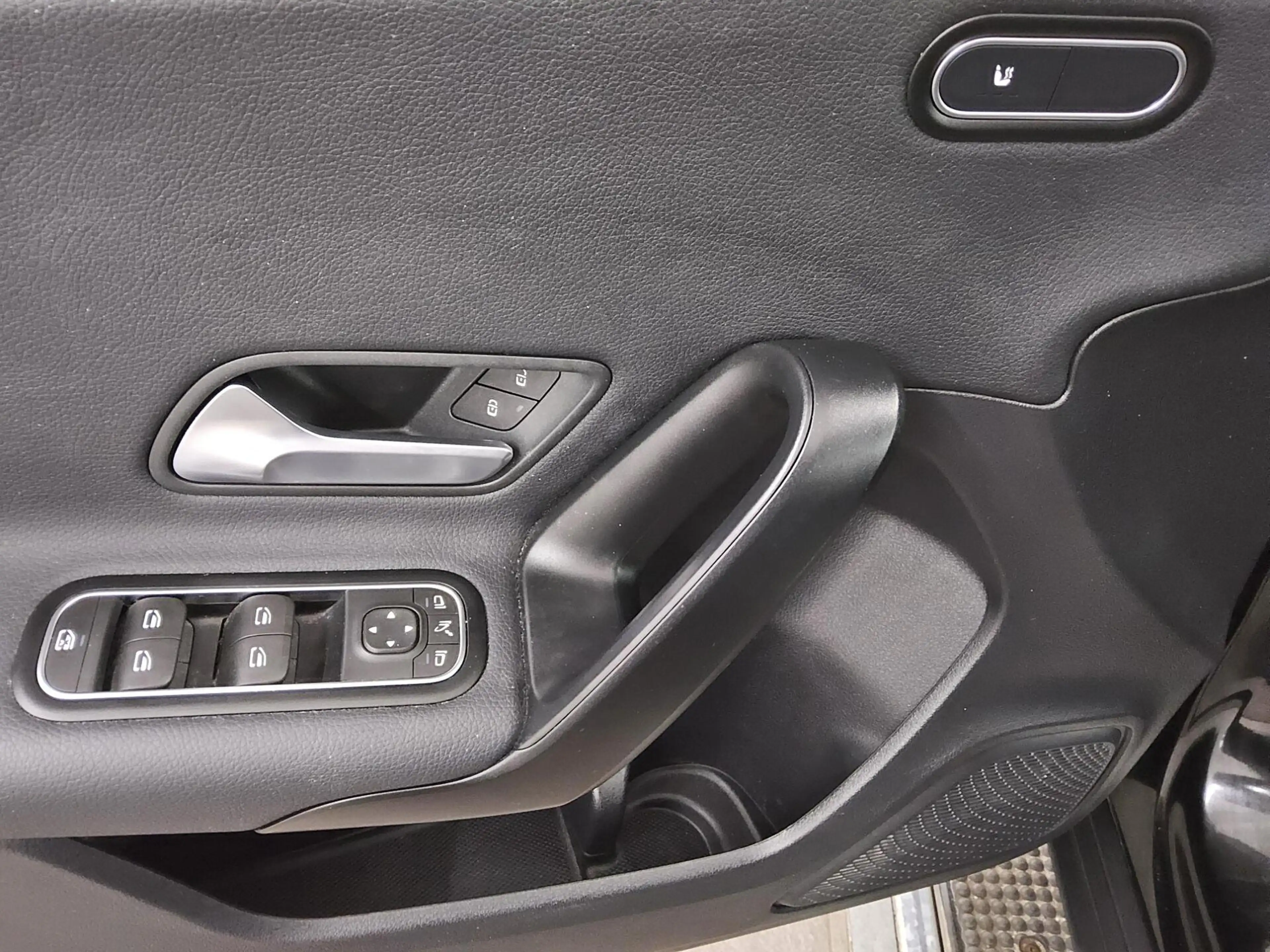 Mercedes-Benz A 200 A 200 T-LEDER NAVI KLIMA RADIO MFL SHZ VC PDC LED RFK MBUX — photo 10