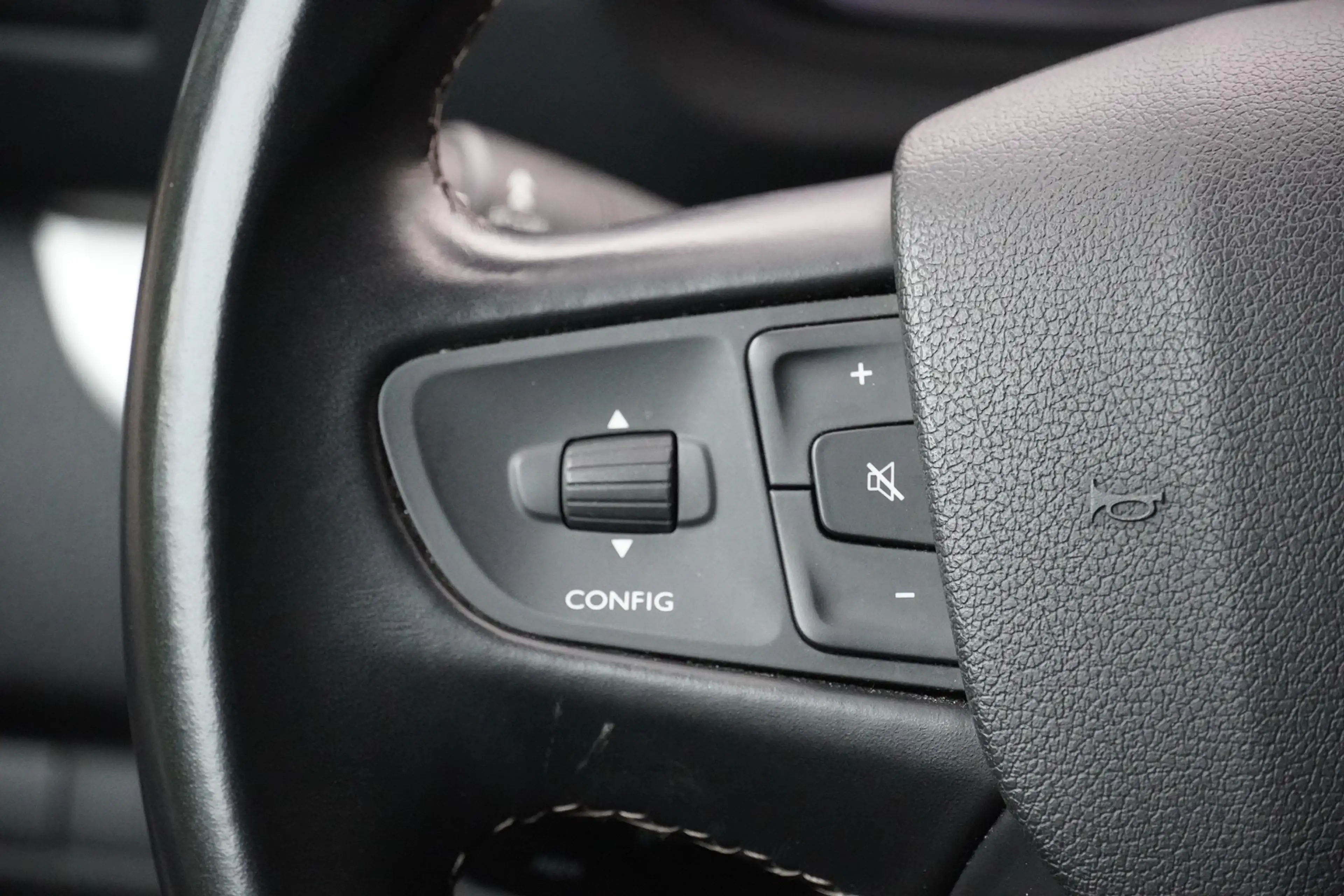 Peugeot Traveller 1.5 Blue-HDi Allure L2 AHK ACC Navi — photo 14