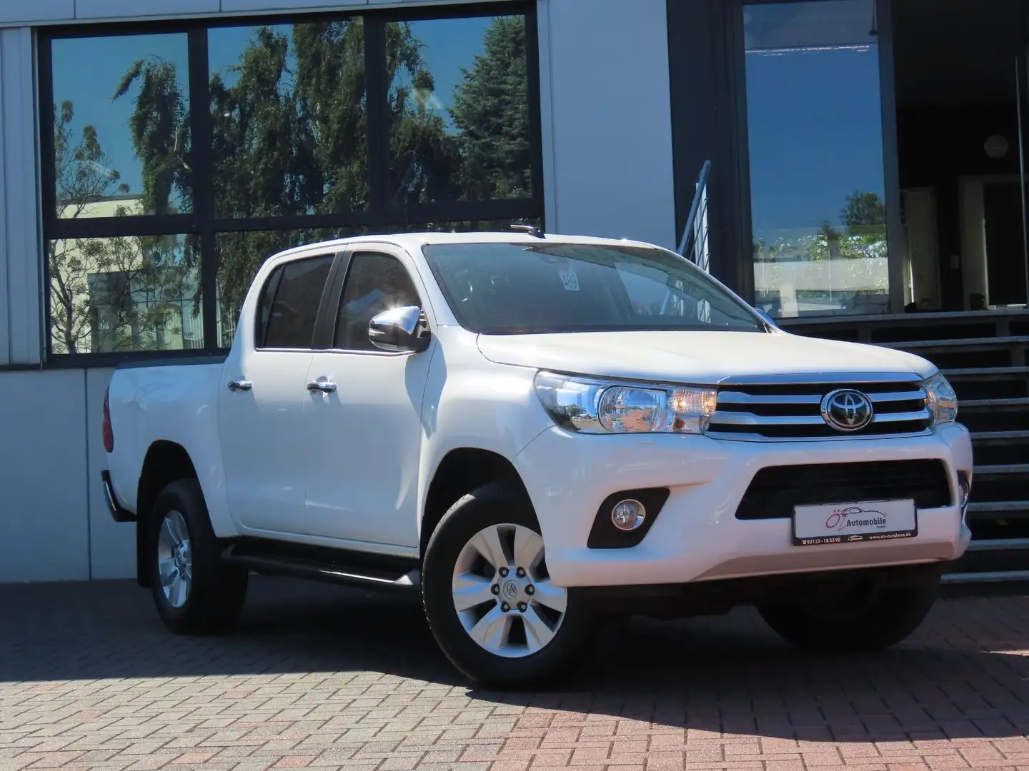 Toyota Hilux 2.4 D-4D-F Double Cab 4x4 Euro 6 Weiß - 1