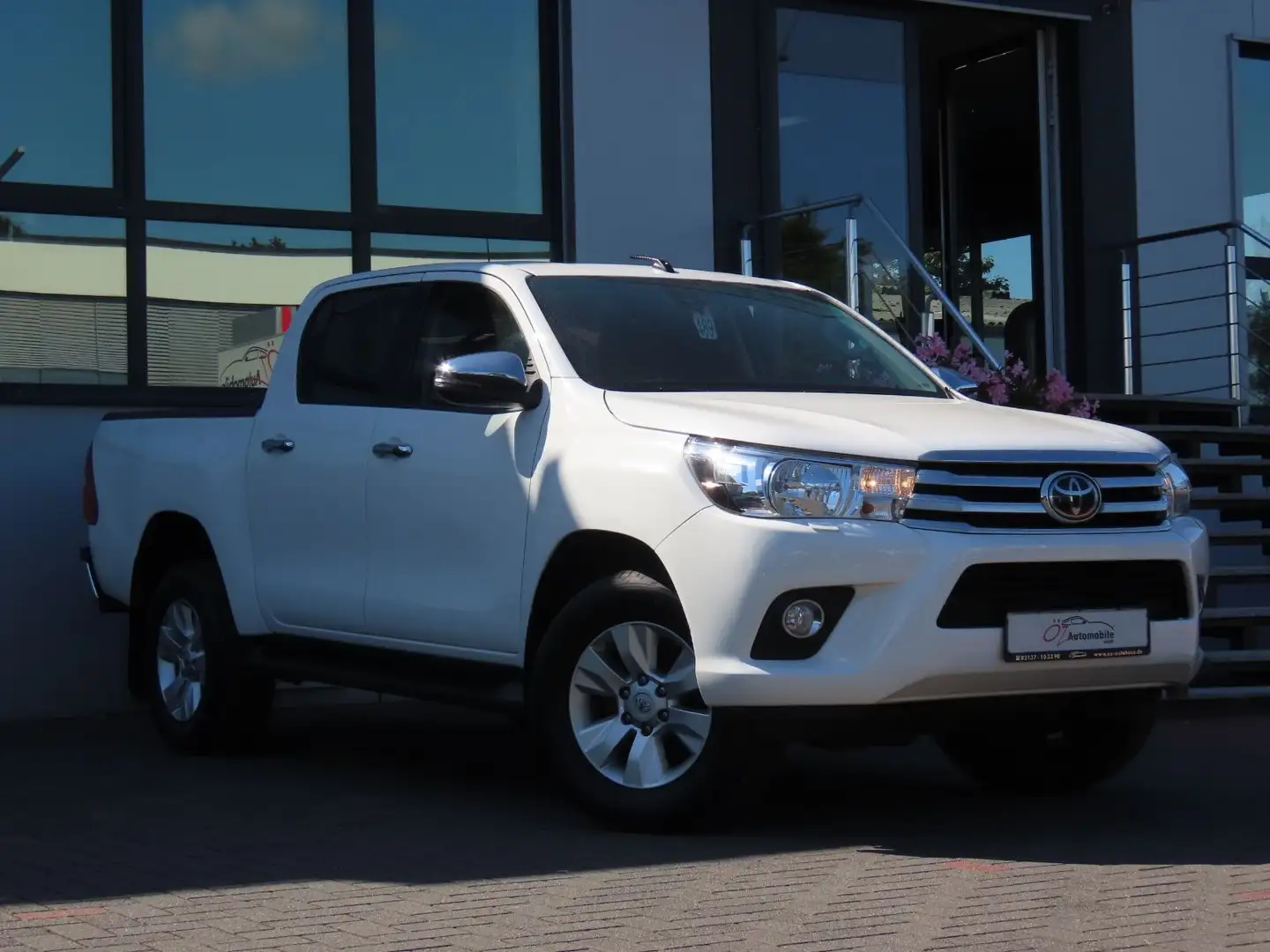 Toyota Hilux 2.4 D-4D-F Double Cab 4x4 Euro 6 Weiß - 2