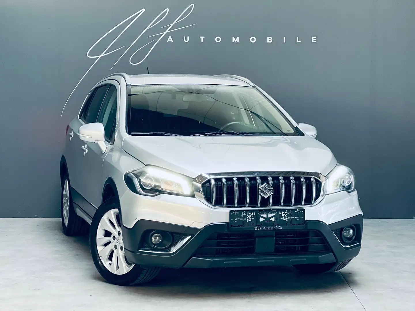 Suzuki S-Cross 1.0i **AUTOMATIQUE**GPS**CARNET COMPLET** Gris - 1