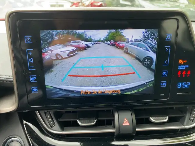 Toyota C-HR view 15