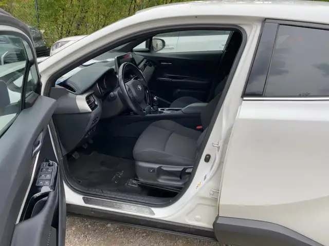 Toyota C-HR view 10