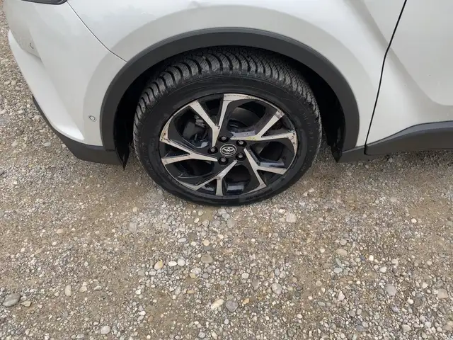 Toyota C-HR view 8