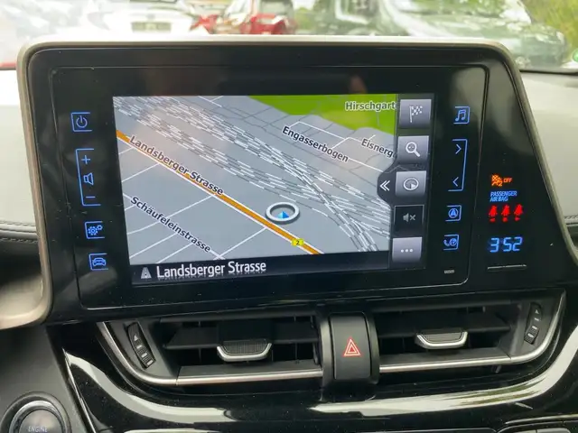 Toyota C-HR view 14