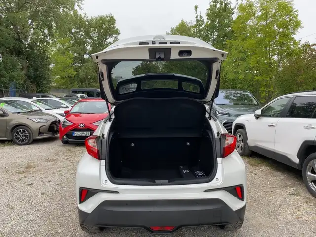 Toyota C-HR view 9