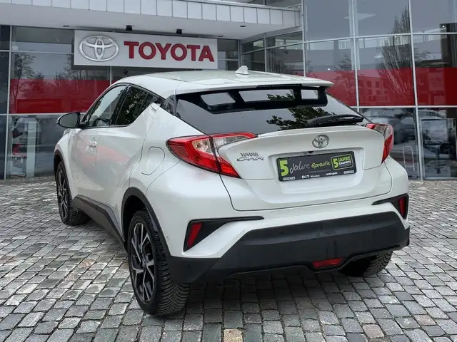 Toyota C-HR view 4