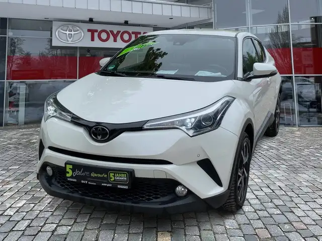 Toyota C-HR view 2
