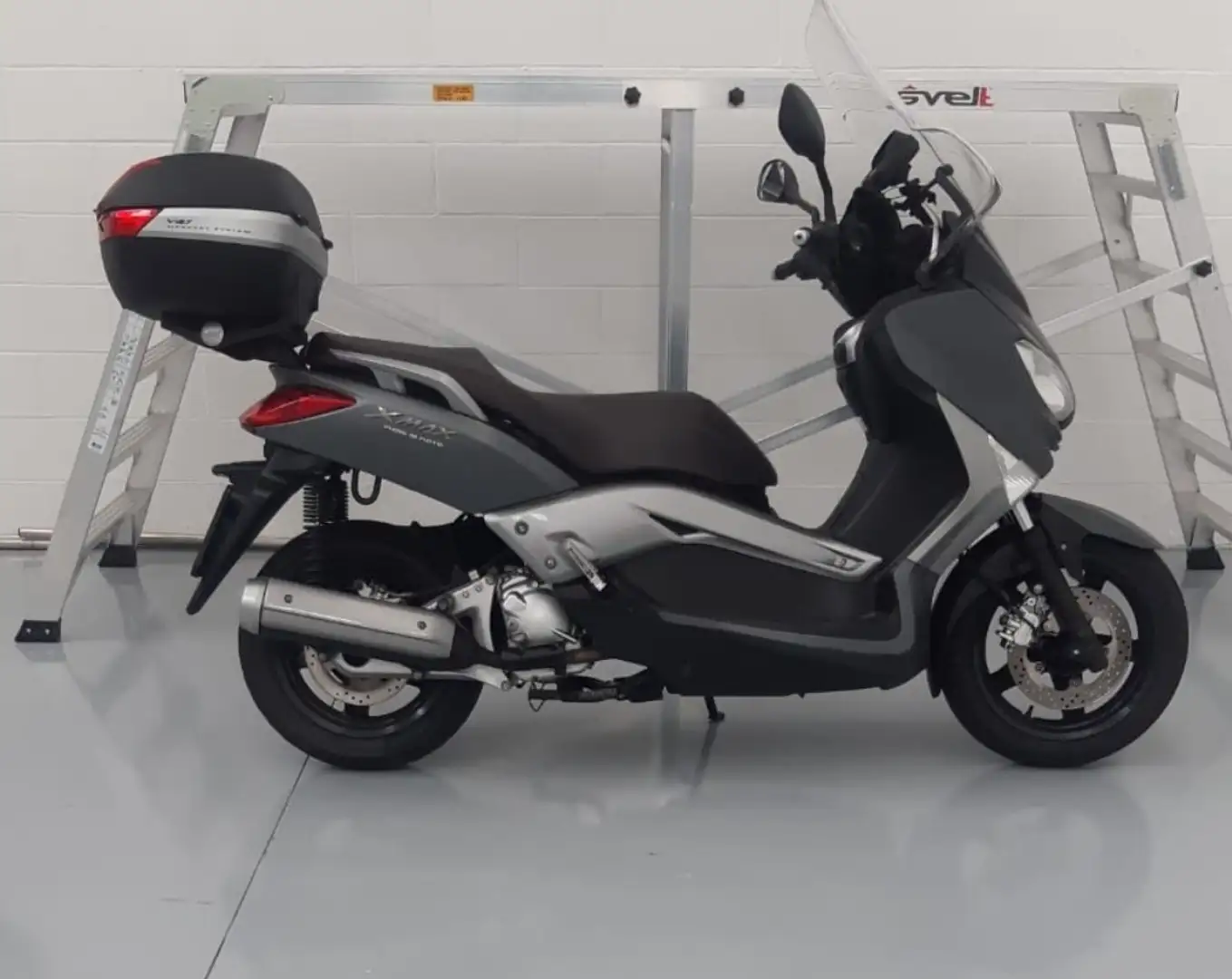 Yamaha X-Max 250 Šedá - 1