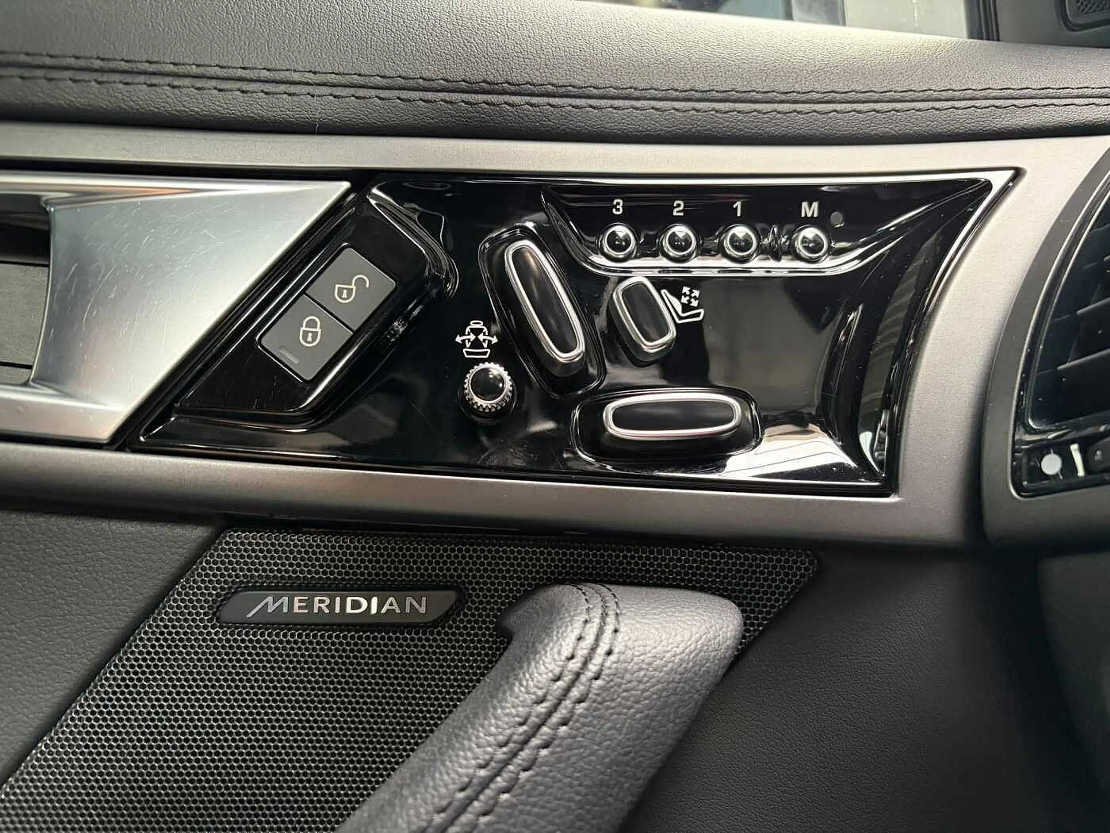Jaguar F-Type Coupe Automatik - Pano, Navi, PDC, Bi-Xenon — photo 11