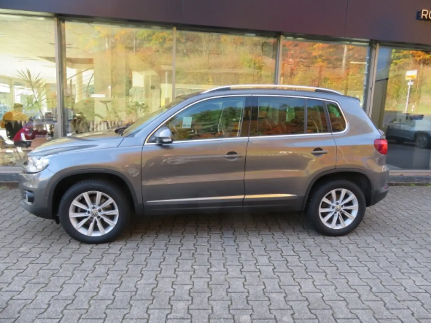 Volkswagen Tiguan 2.0 TDI 4Motion DSG Sport&Style AHK-klappbar El. P Gris - 1