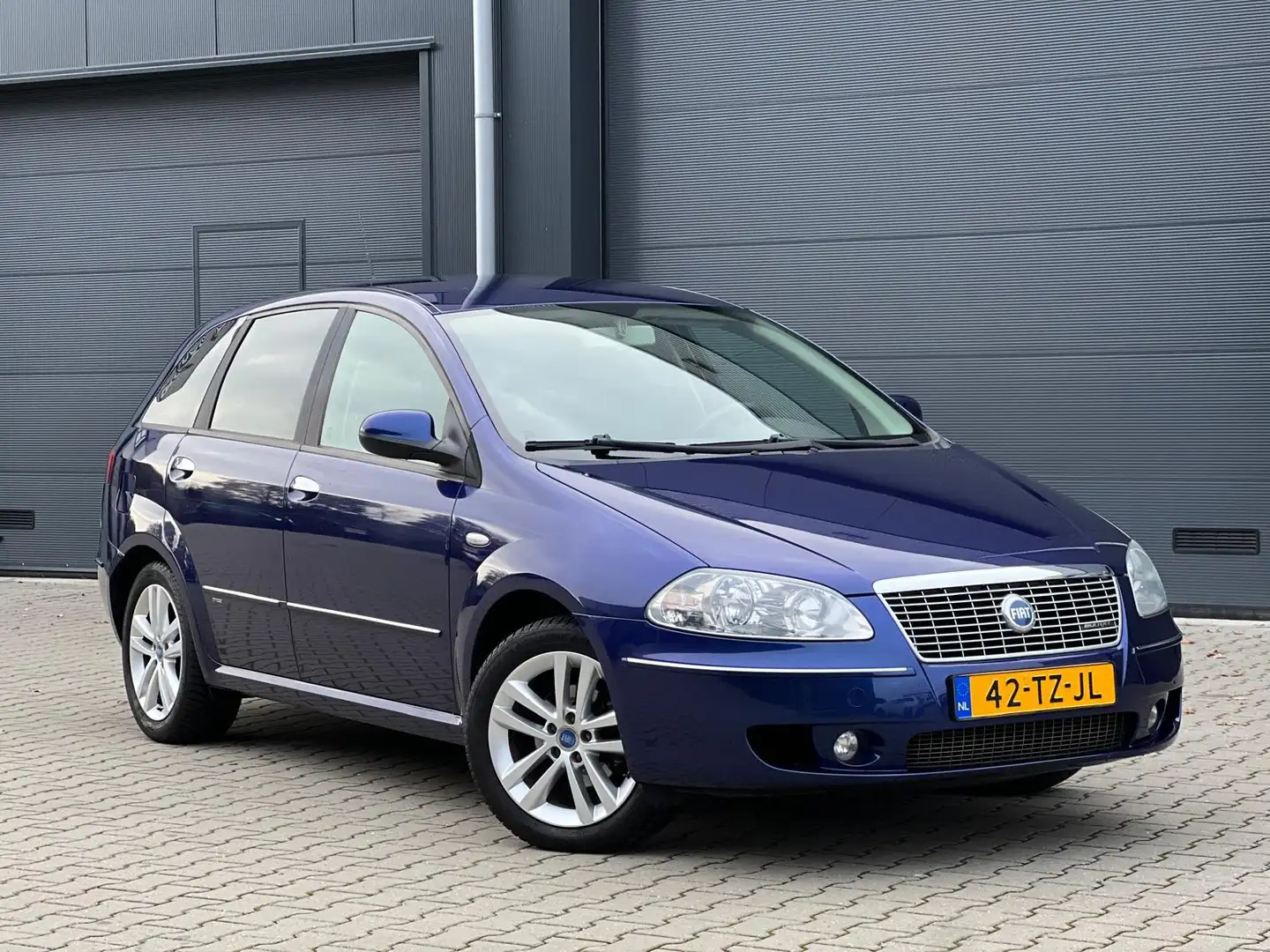 Fiat Croma 2.2-16V EMOTION + AUTOMAAT + NAVI + CLIMA Blau - 1